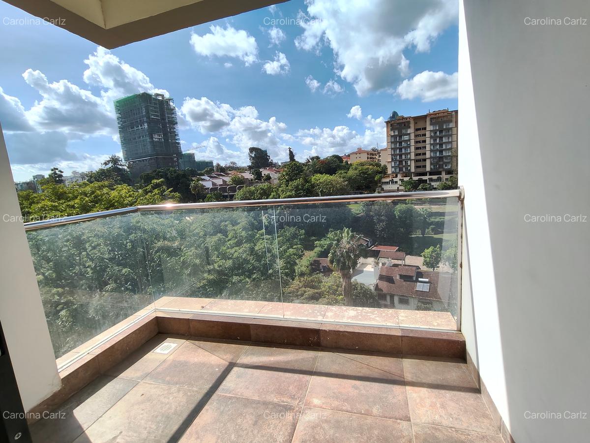 4 Bed Apartment with En Suite at Riverside Drive - 6