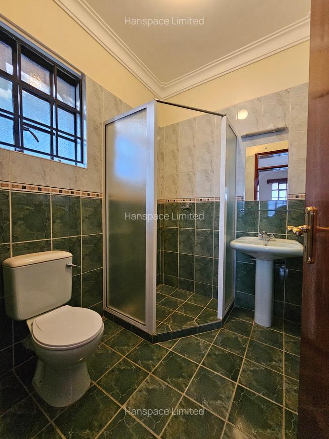 4 Bed Villa with En Suite at Kaputei Road - 14