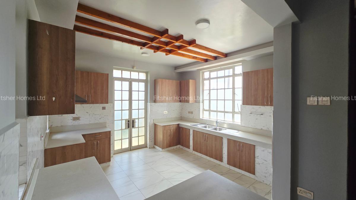 4 Bed House with En Suite in Runda - 5