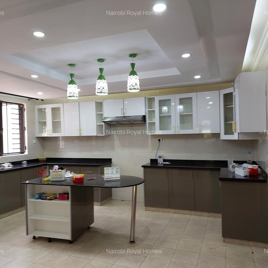 5 Bed Townhouse with En Suite at Lavington Convent Drive - 19