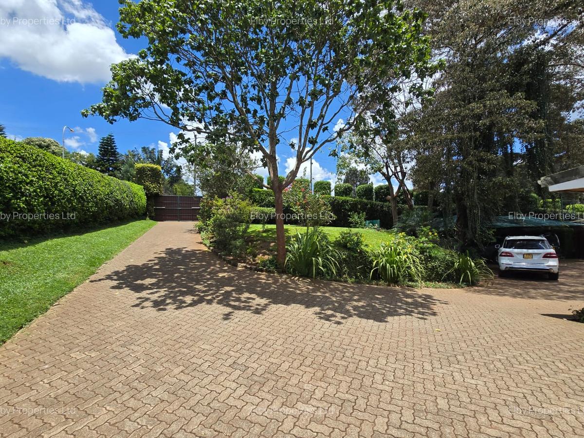 4 Bed House with En Suite in Nyari - 2