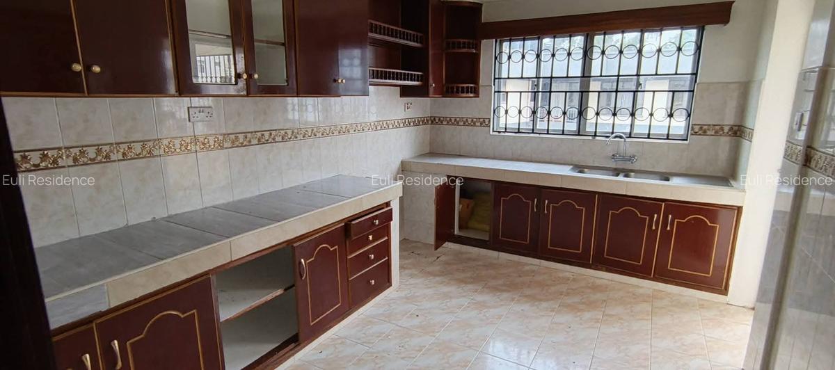 3 Bed Apartment with En Suite at Lantana Rd - 5