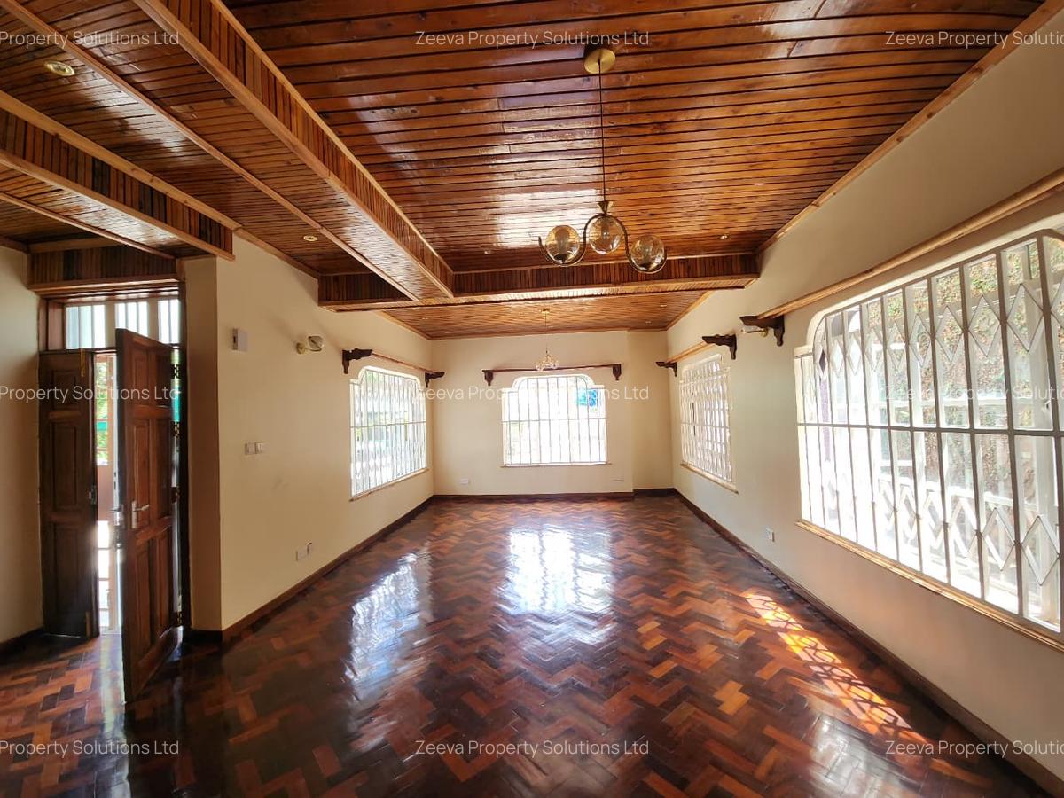 4 Bed House with En Suite in Spring Valley - 4