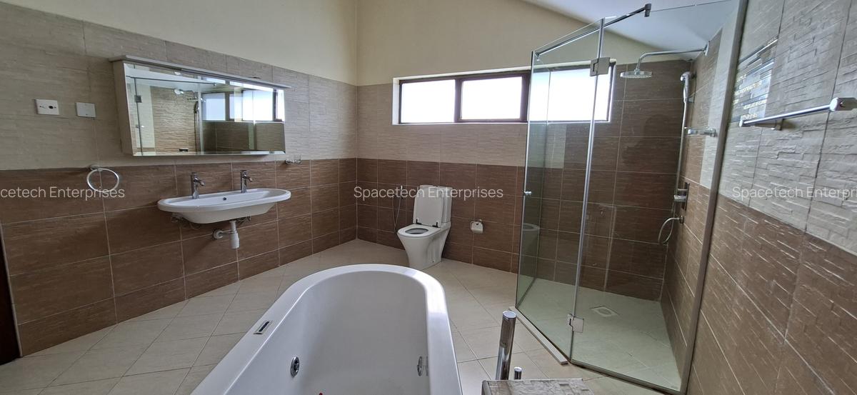 5 Bed Townhouse with En Suite in Westlands Area - 17