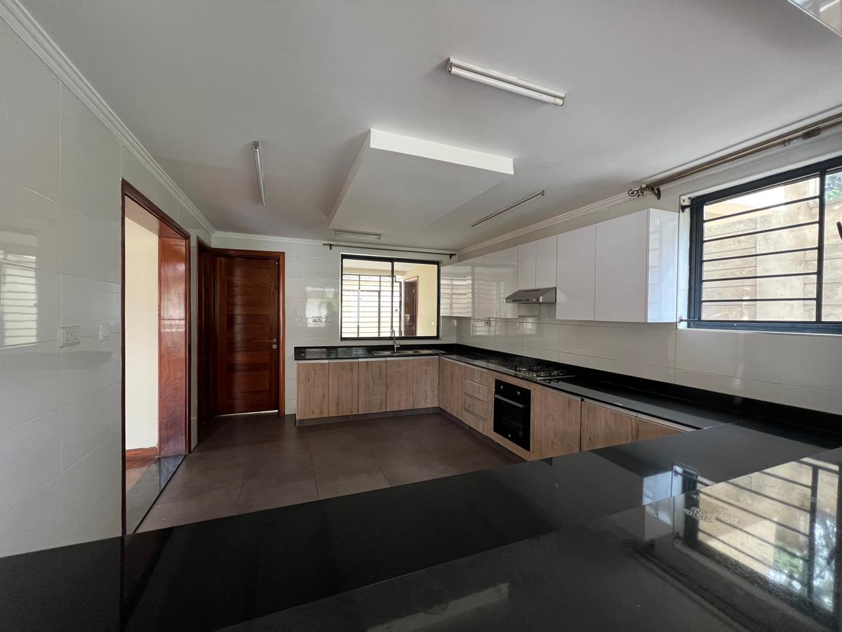 5 Bed Townhouse with En Suite at Convent Drive - 5