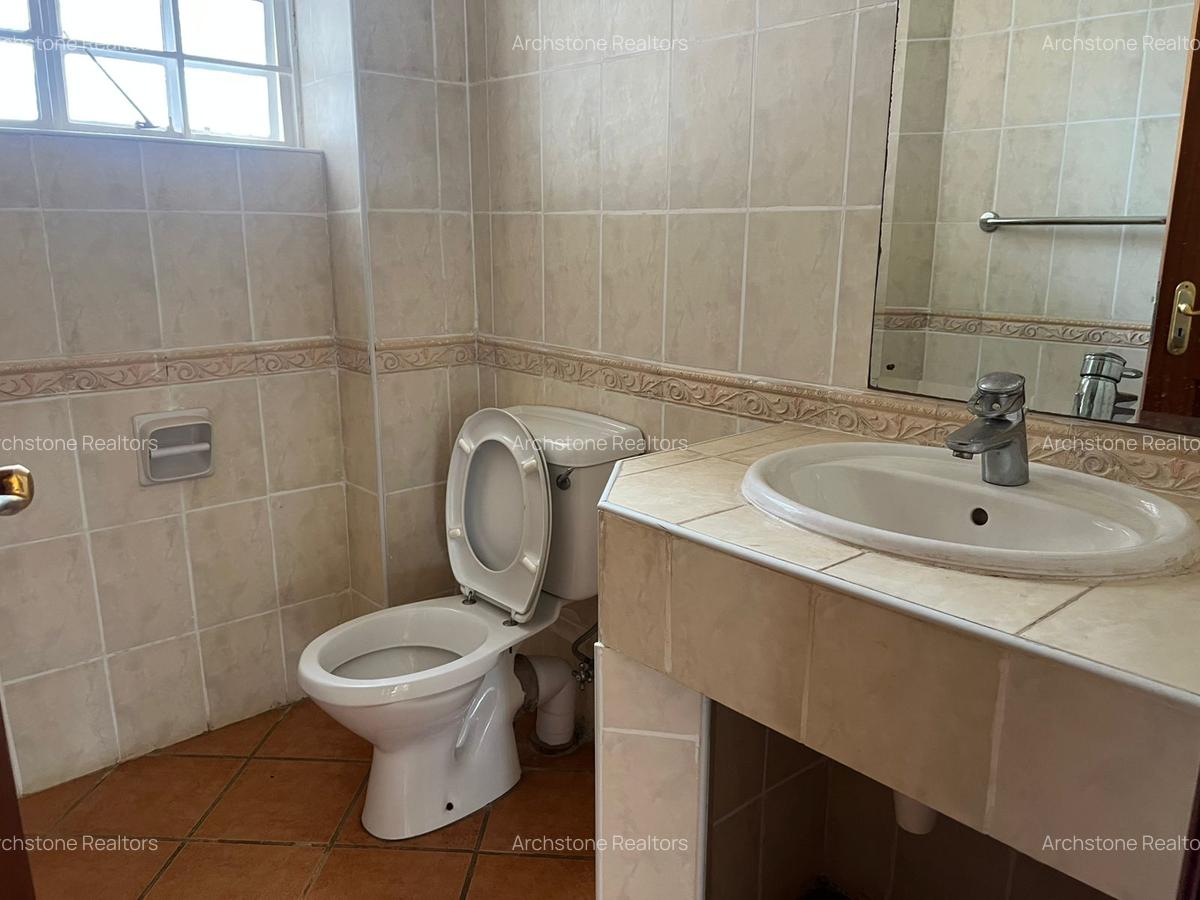 6 Bed House with En Suite in Runda - 11