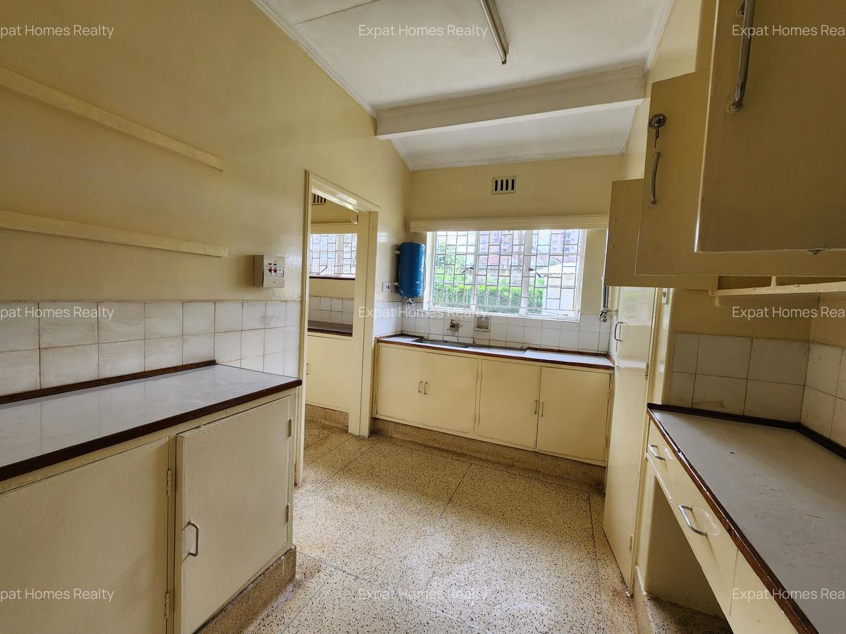 Commercial Property with Parking in Kilimani - 11