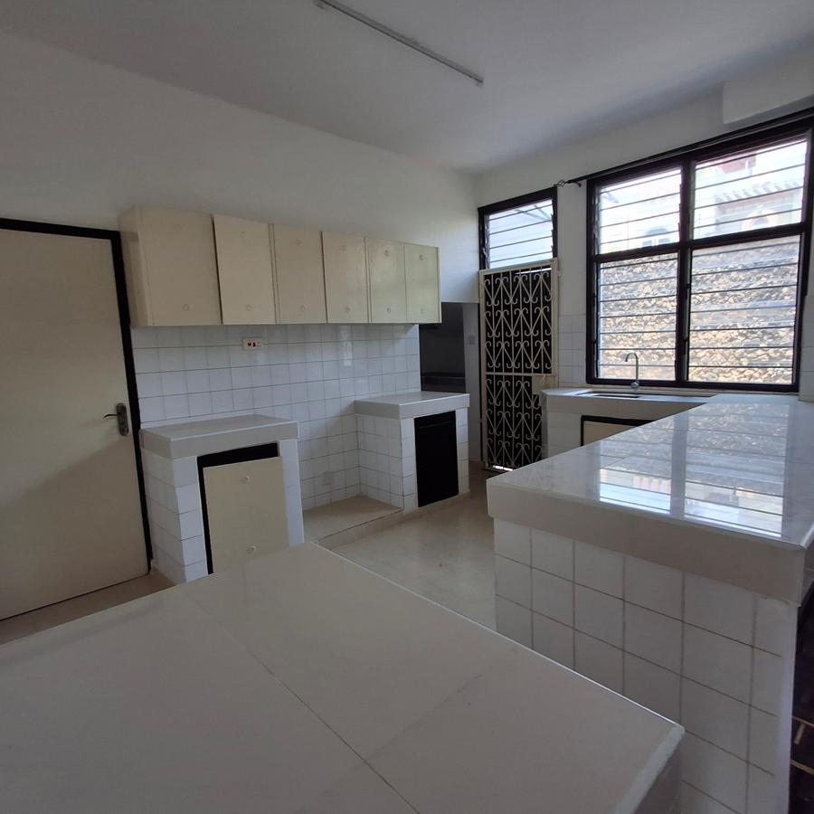 4 Bed Townhouse with En Suite at Nyali - 10