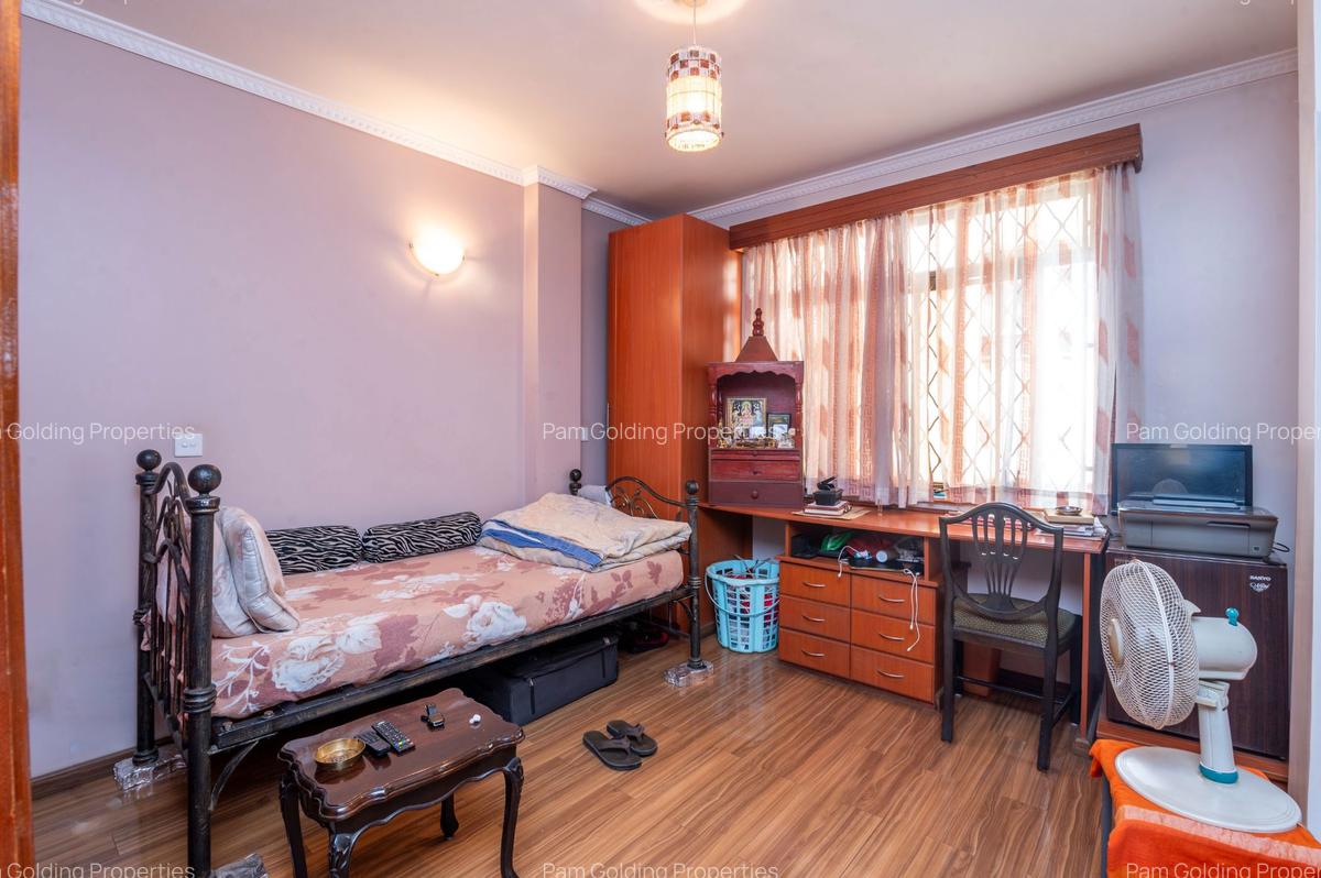 3 Bed Apartment with En Suite at Batu Batu Road - 13