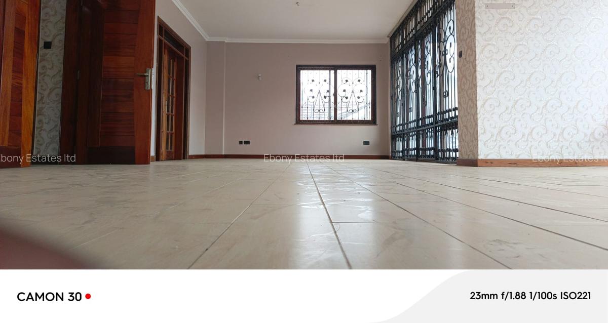 5 Bed Townhouse with En Suite in Lavington - 10