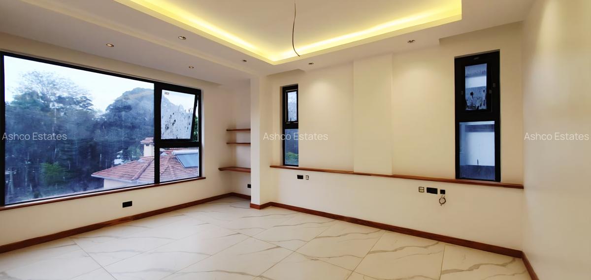 4 Bed Apartment with En Suite in Spring Valley - 15