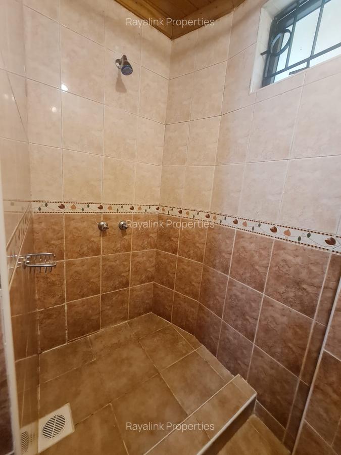 4 Bed House with En Suite at Hillview - 5