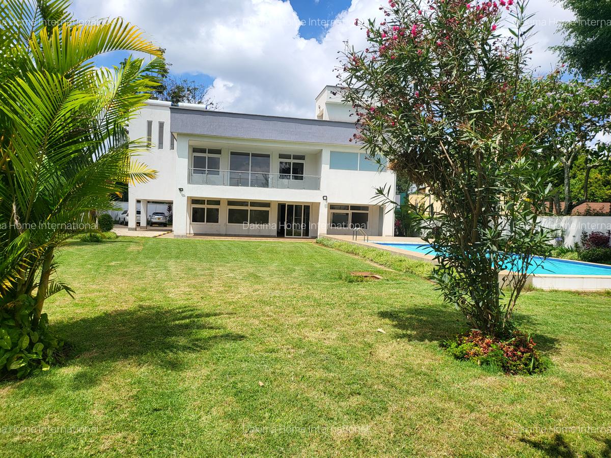 5 Bed House with En Suite in Runda - 1