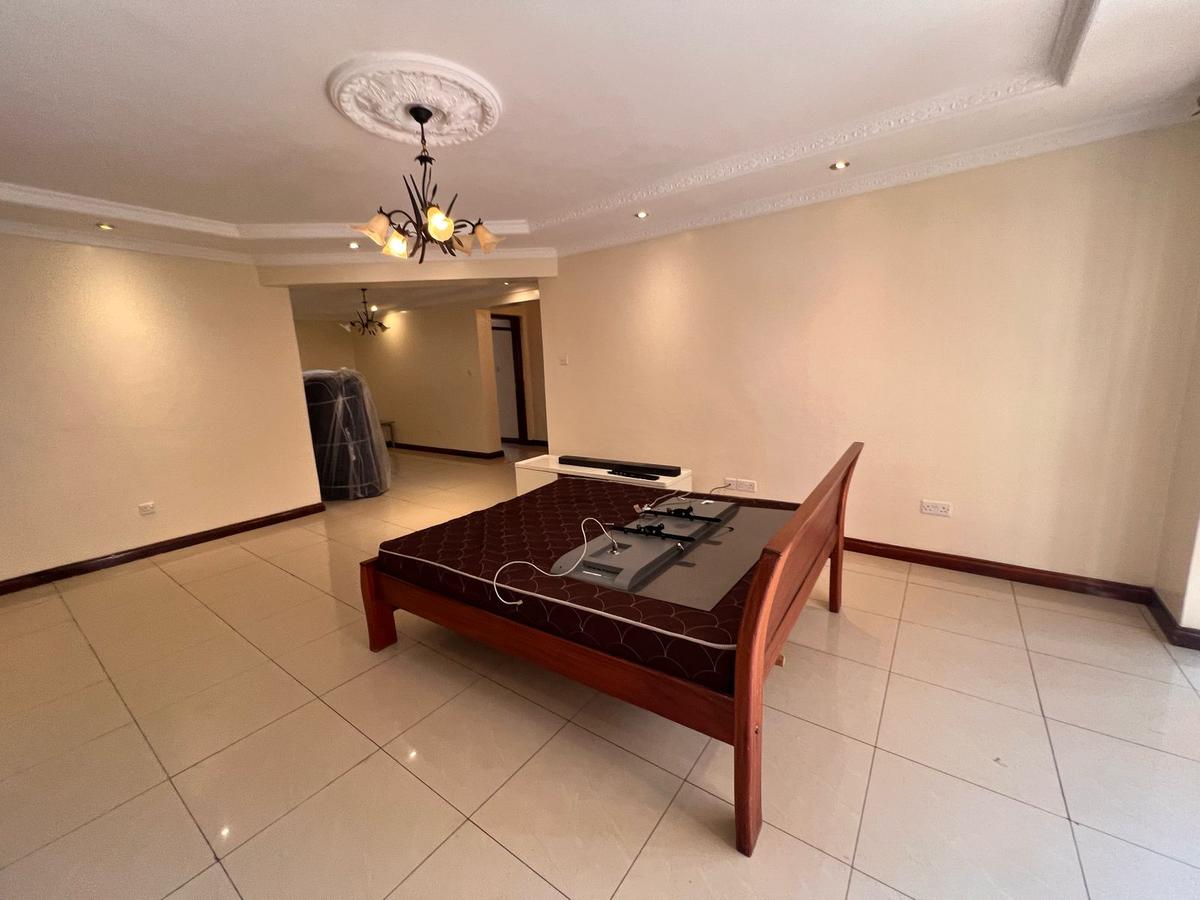 3 Bed Apartment with En Suite in Lavington - 4
