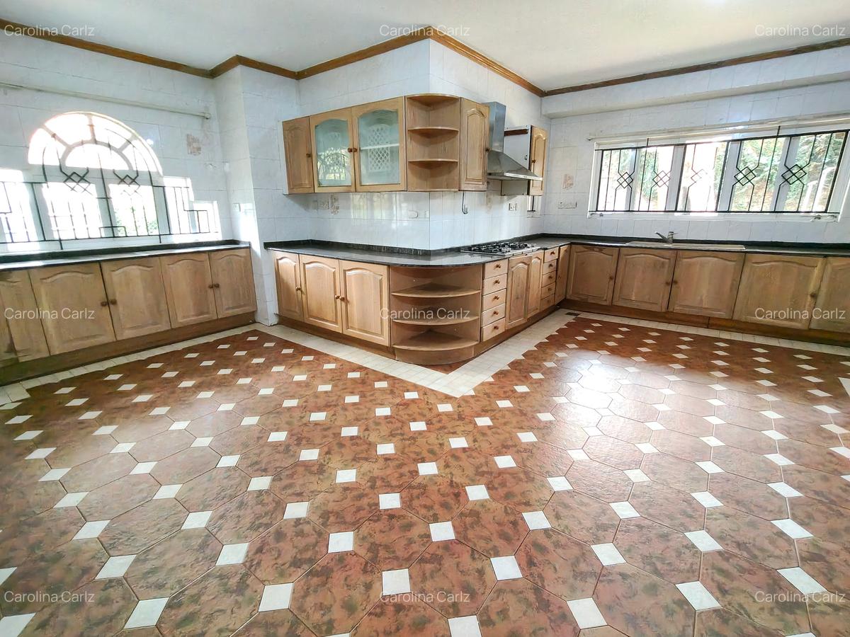 4 Bed House with En Suite at Hill View - 10