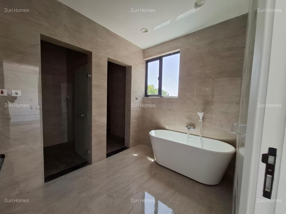 5 Bed Townhouse with En Suite in Lavington - 12