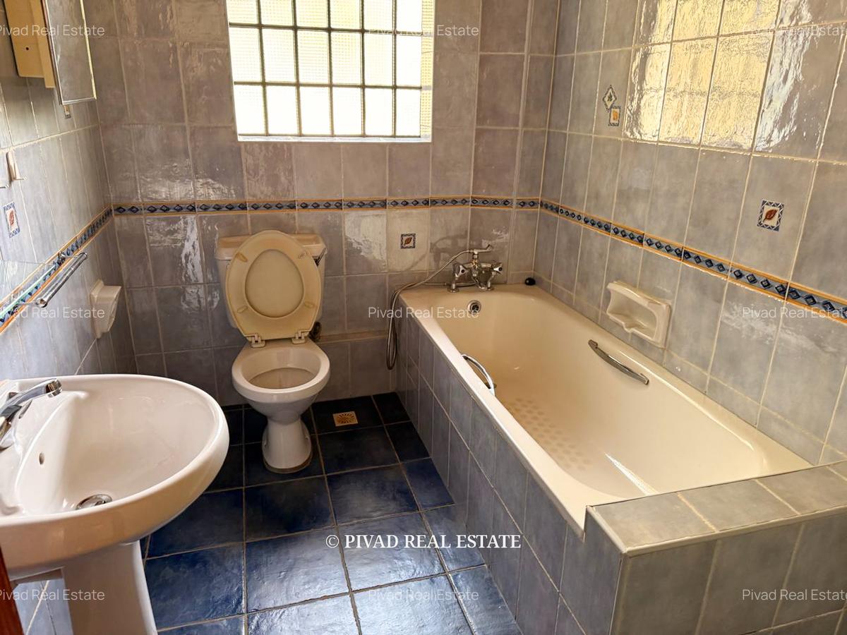 6 Bed House with Garden in Nyari - 6