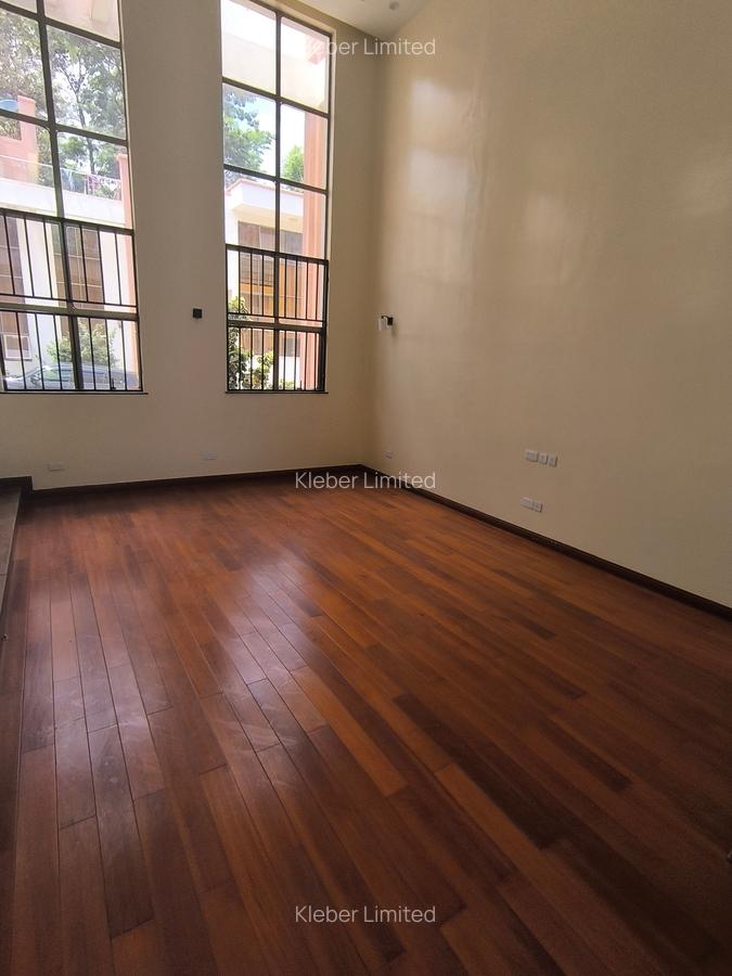 5 Bed Villa with En Suite in Lavington - 6