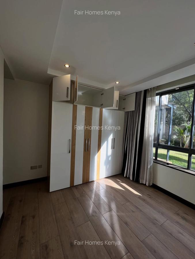 5 Bed Townhouse with En Suite at Lavington Green - 6