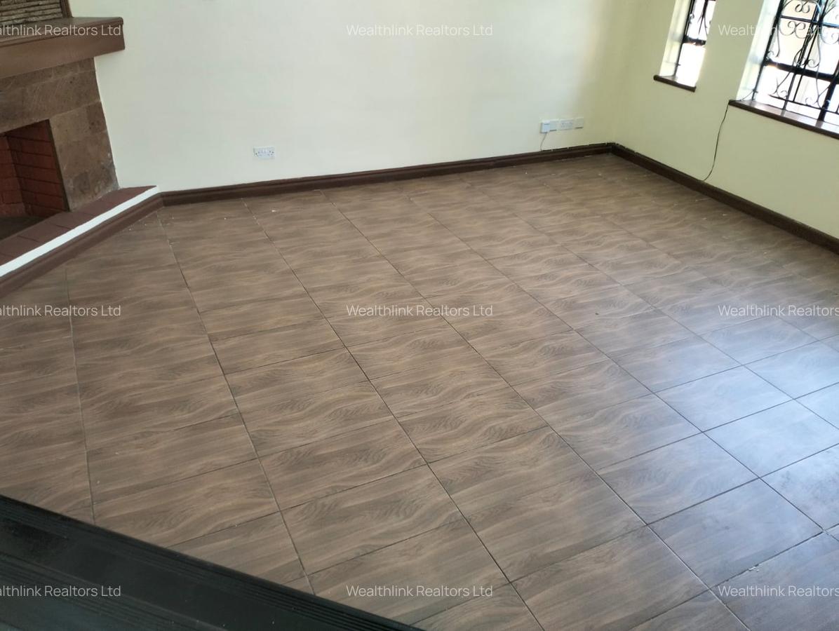 5 Bed Townhouse with En Suite at Lavington - 9