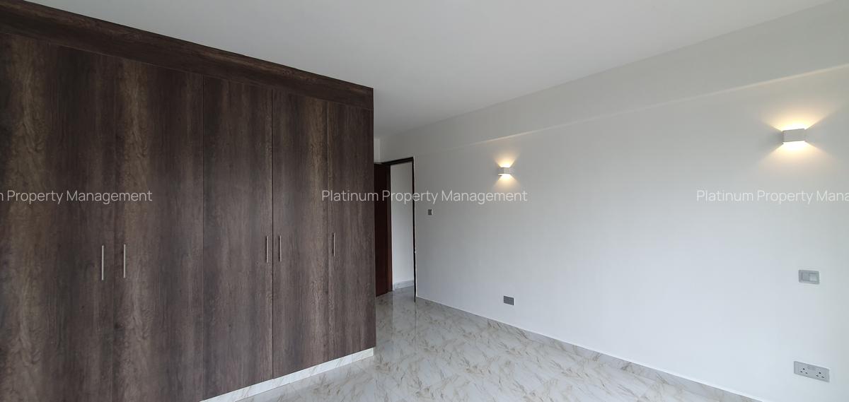 4 Bed Apartment with En Suite in Parklands - 17