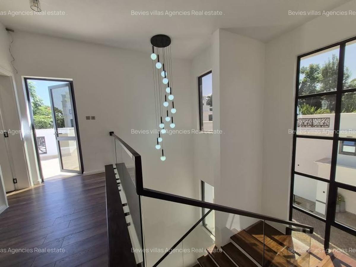 5 Bed Villa with En Suite at Lavington - 2