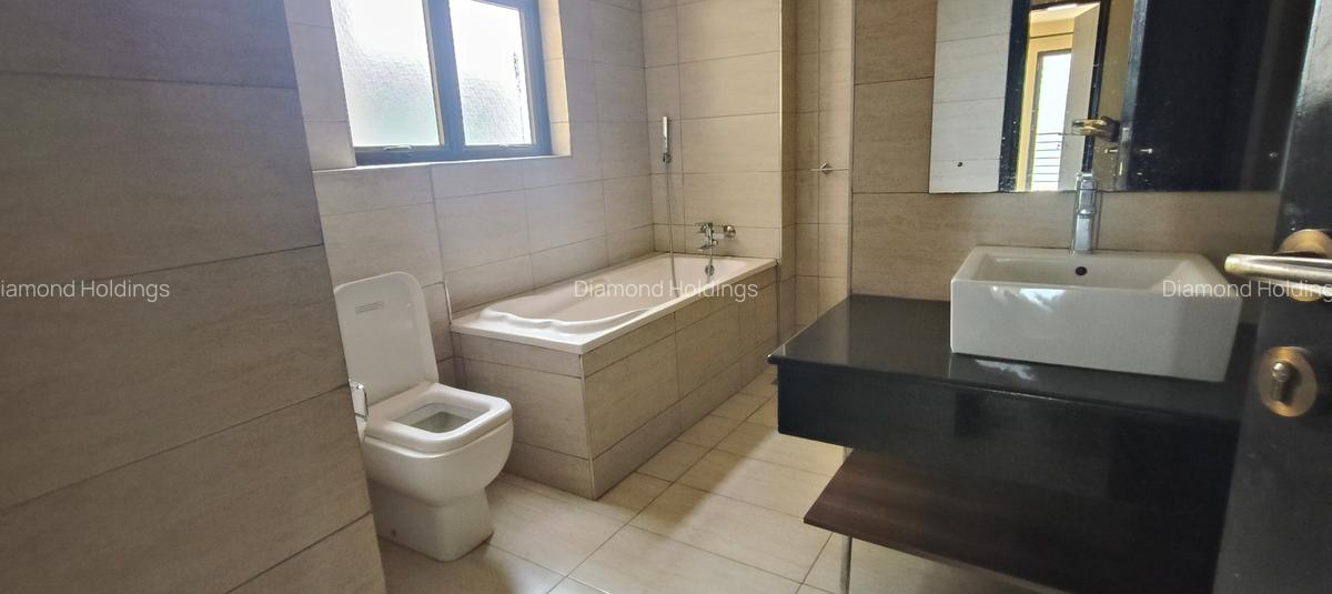 3 Bed Apartment with En Suite at Parklands - 7