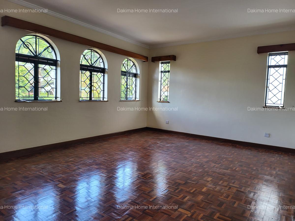 5 Bed Townhouse with En Suite in Spring Valley - 15