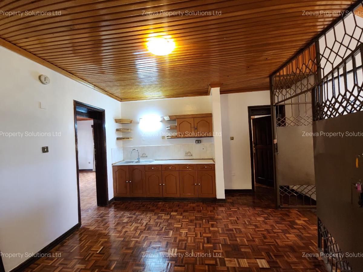 5 Bed House with En Suite in Runda - 14