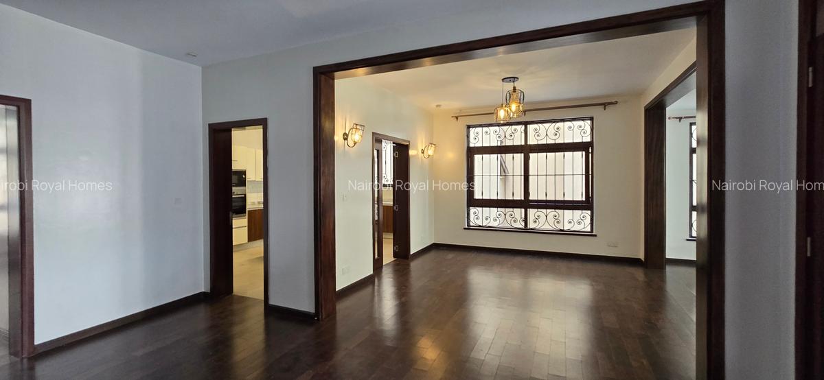 5 Bed House with En Suite at Lavington Green - 17