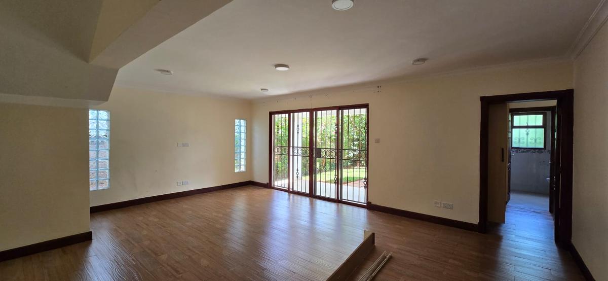 5 Bed House with En Suite in Spring Valley - 6