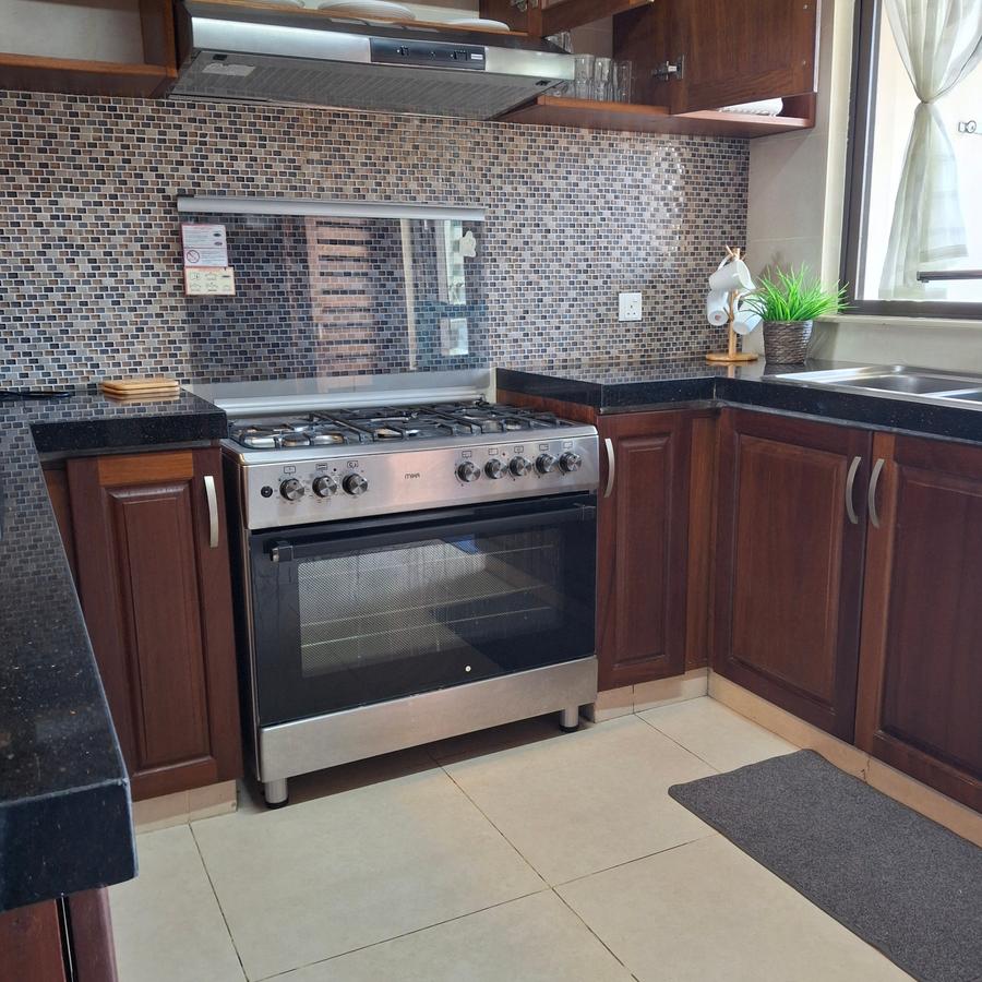 Serviced 2 Bed Apartment with En Suite at Tudor - 17