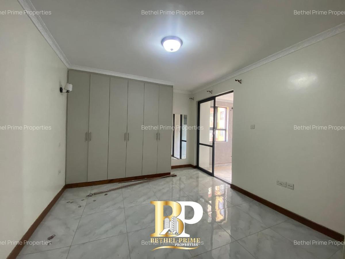 1 Bed Apartment with En Suite in Brookside - 5