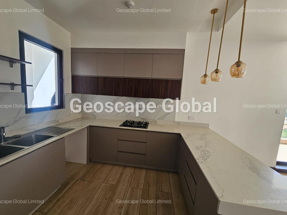 3 Bed Apartment with En Suite in Rosslyn - 3