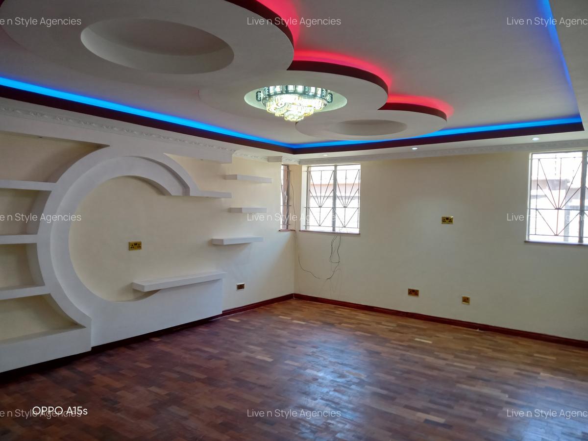 10 Bed House with En Suite in Runda - 5