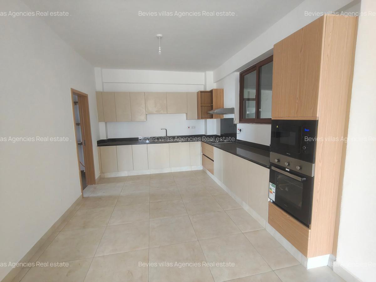 3 Bed Apartment with En Suite at Parklands - 4