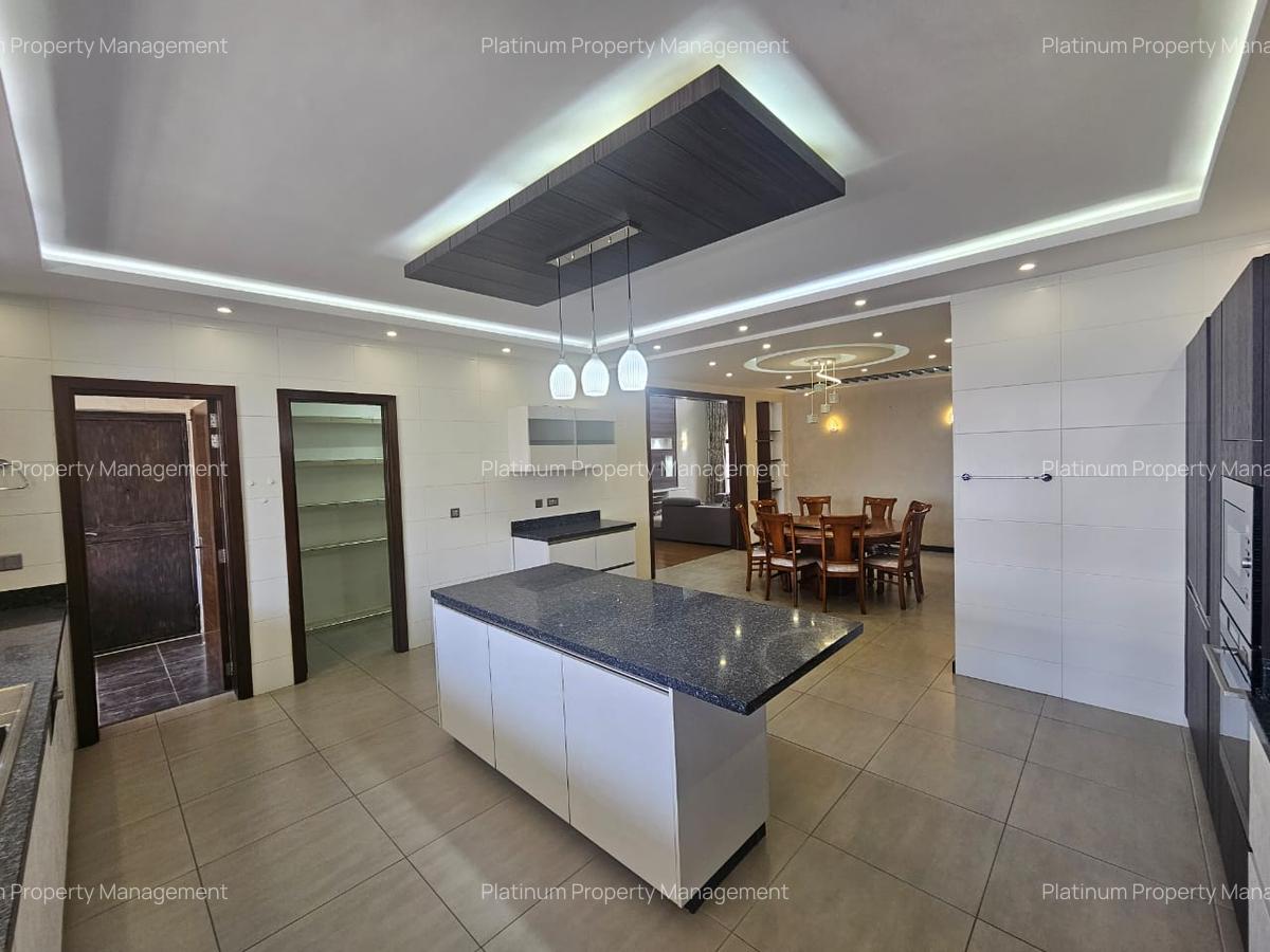 4 Bed Apartment with En Suite in Parklands - 4