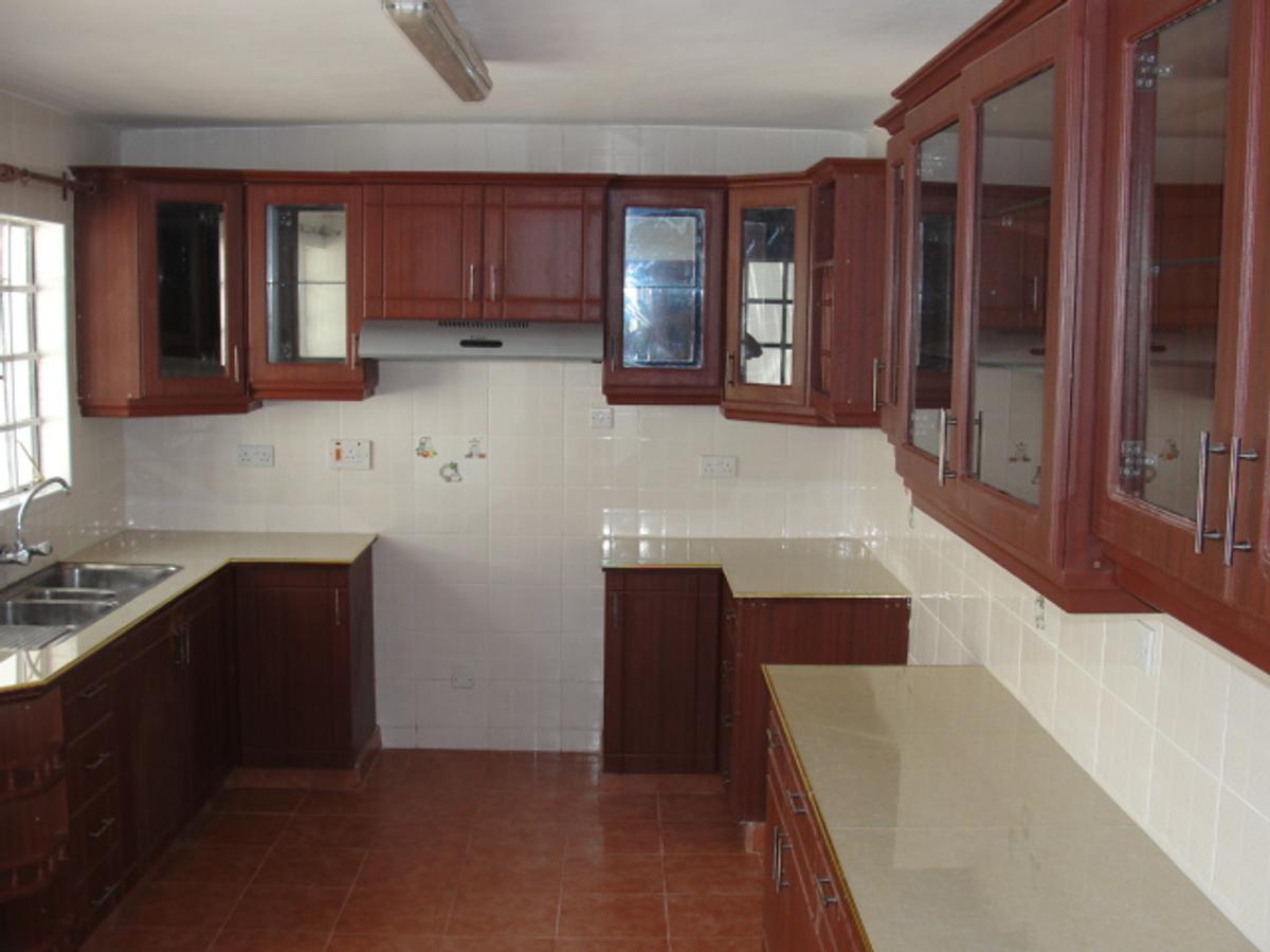 4 Bed Townhouse with En Suite at Westlands - 4