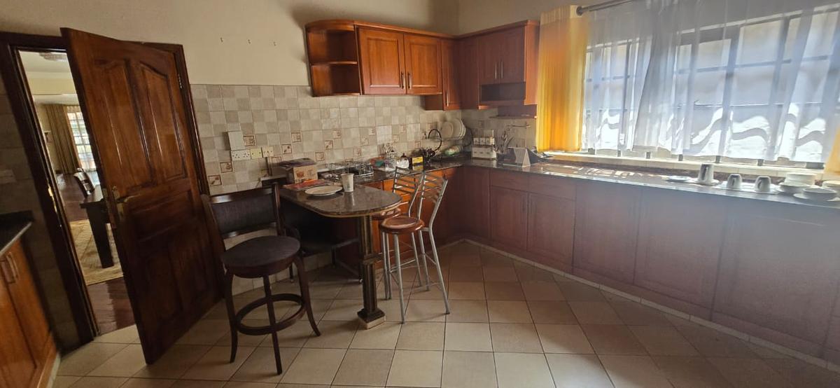 5 Bed House with En Suite in Runda - 8