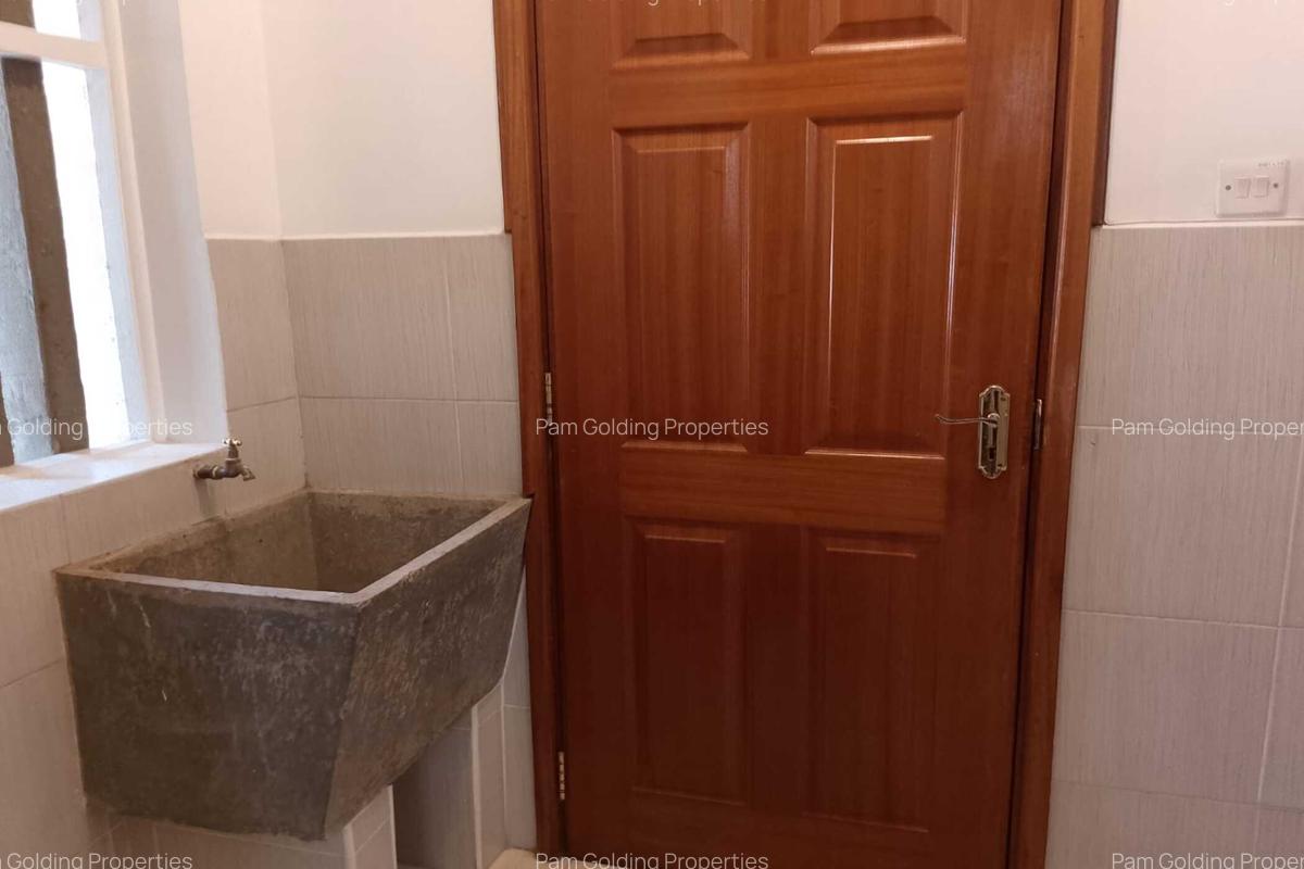 3 Bed Apartment with En Suite at Dennis Pritt Road - 17