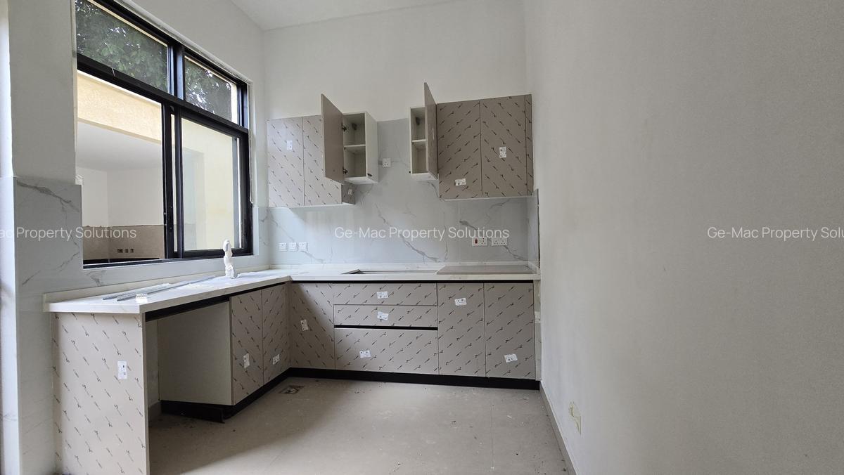 5 Bed House with En Suite in Lavington - 20