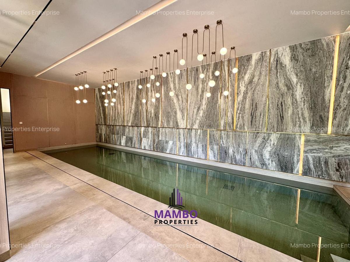 5 Bed House with En Suite at Saunders Close - 6