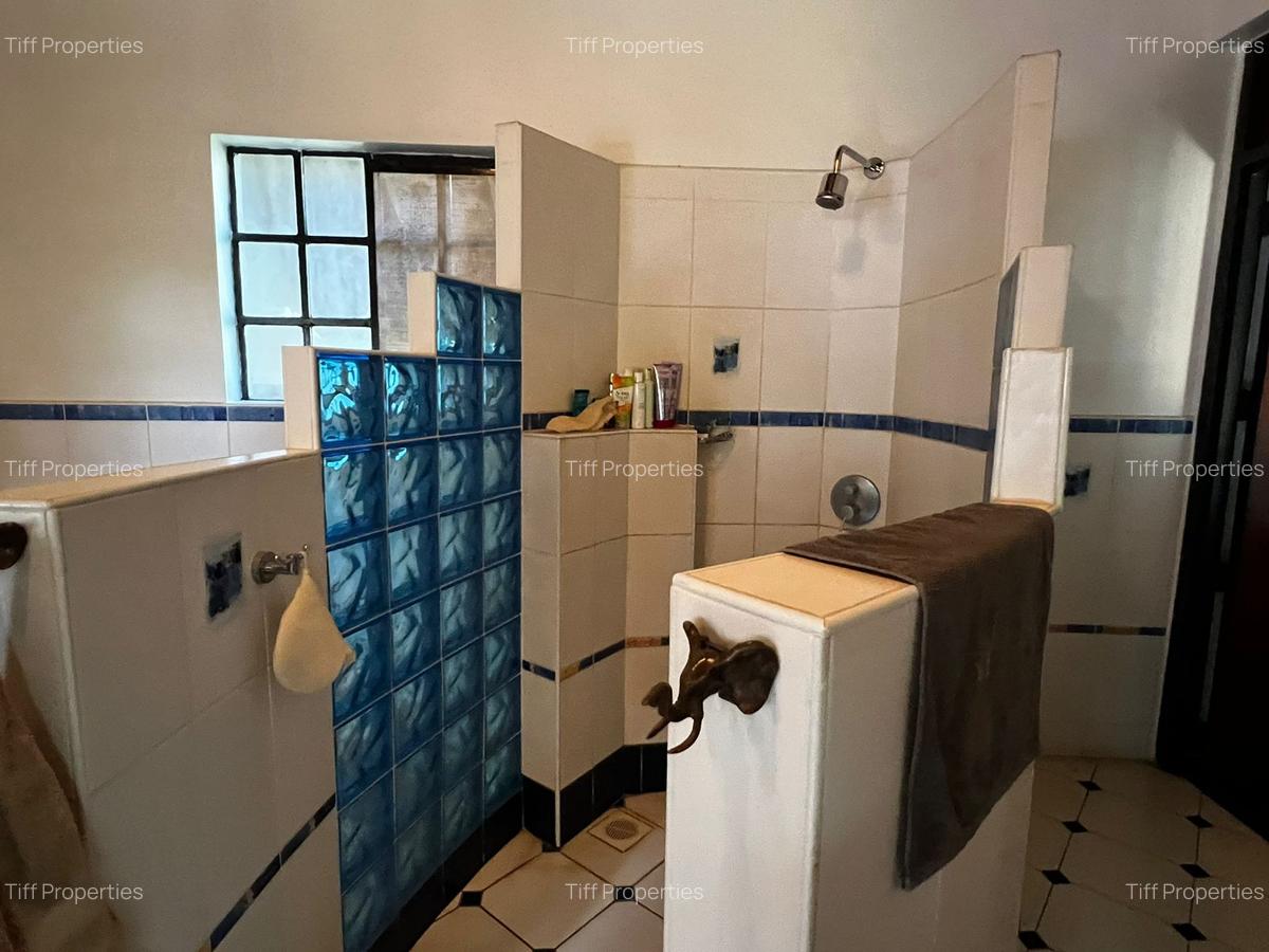 5 Bed House in Karen Hardy - 9