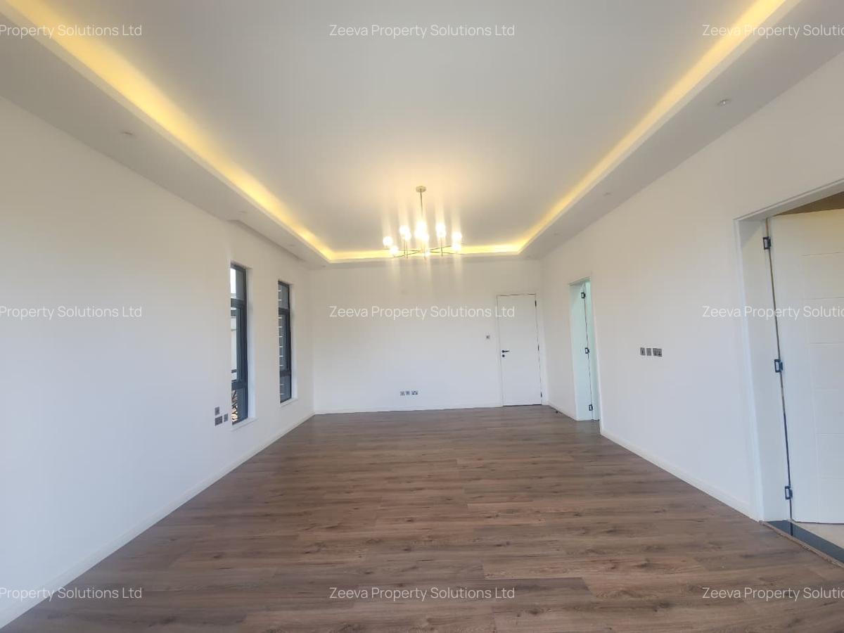 5 Bed House with En Suite in Lavington - 12