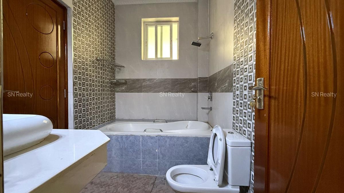 4 Bed Apartment with En Suite in General Mathenge - 16