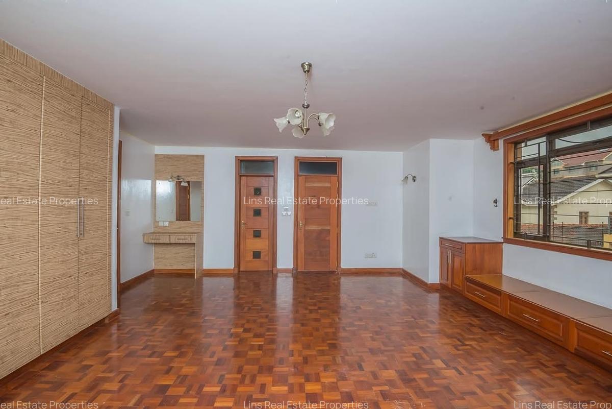 5 Bed Townhouse with En Suite in Lavington - 2