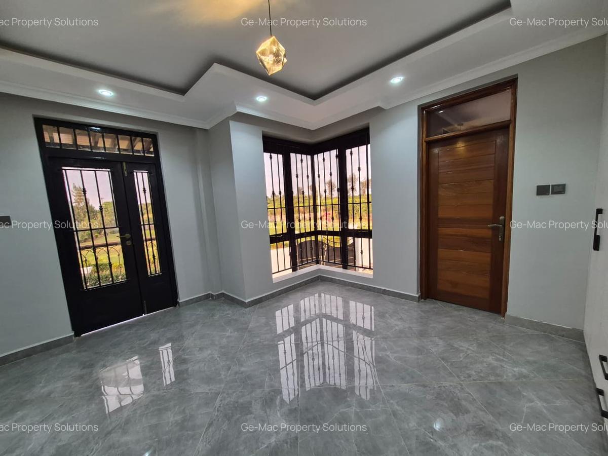 5 Bed House with En Suite in Runda - 16