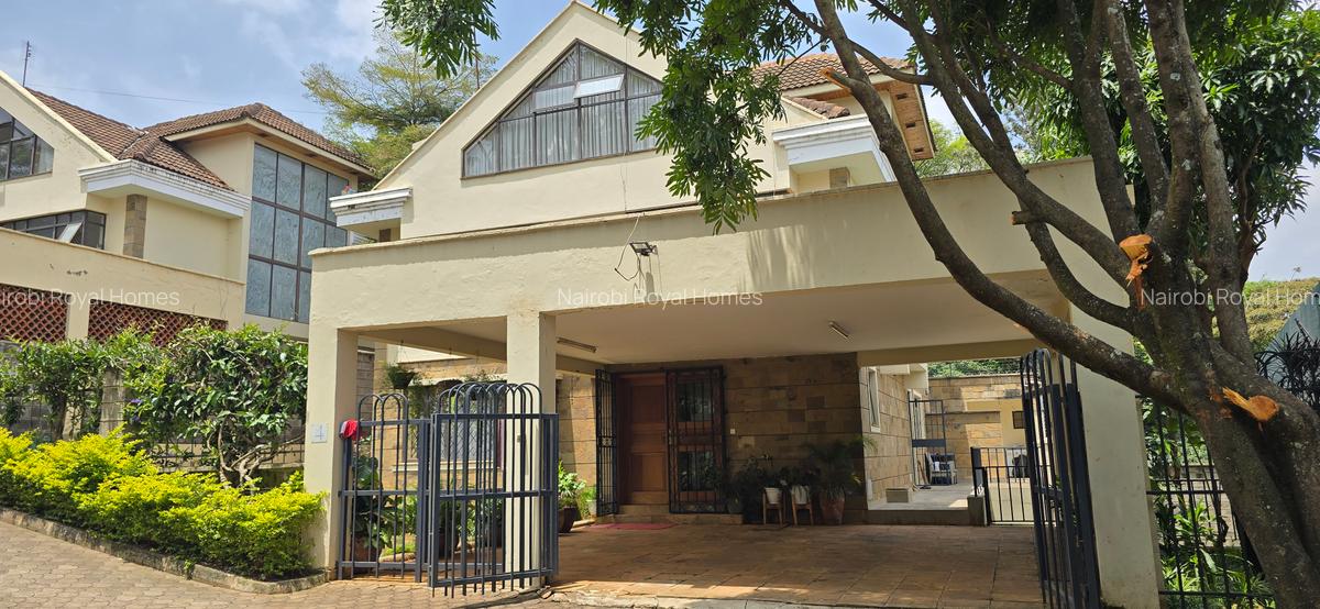 5 Bed Townhouse with En Suite at Lavington Green - 1