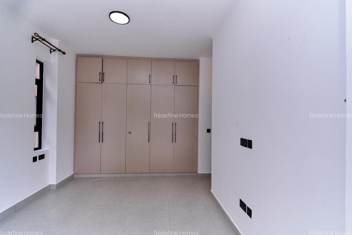 2 Bed Apartment with Gym in Brookside - 17