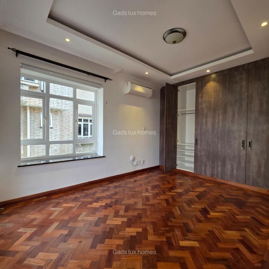 5 Bed Townhouse with En Suite at Lavington - 17